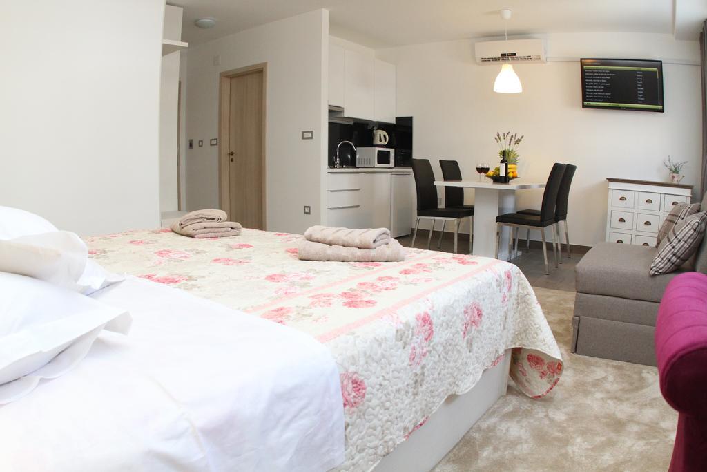 Studio Apartments Mirakul Σπλιτ Δωμάτιο φωτογραφία